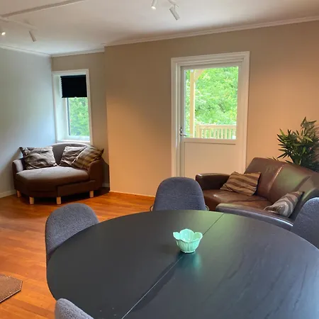 Spacious Trolltunga 1st Floor, Good Parking Apartament